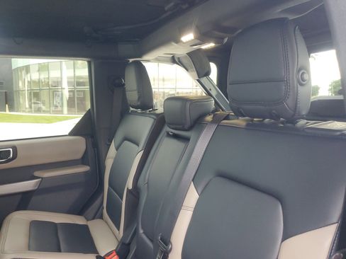 Used 2023 Ford Bronco Wildtrak image 16