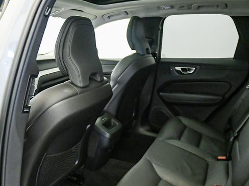 Certified 2025 Volvo XC60 B5 Plus AWD/4WD image 19