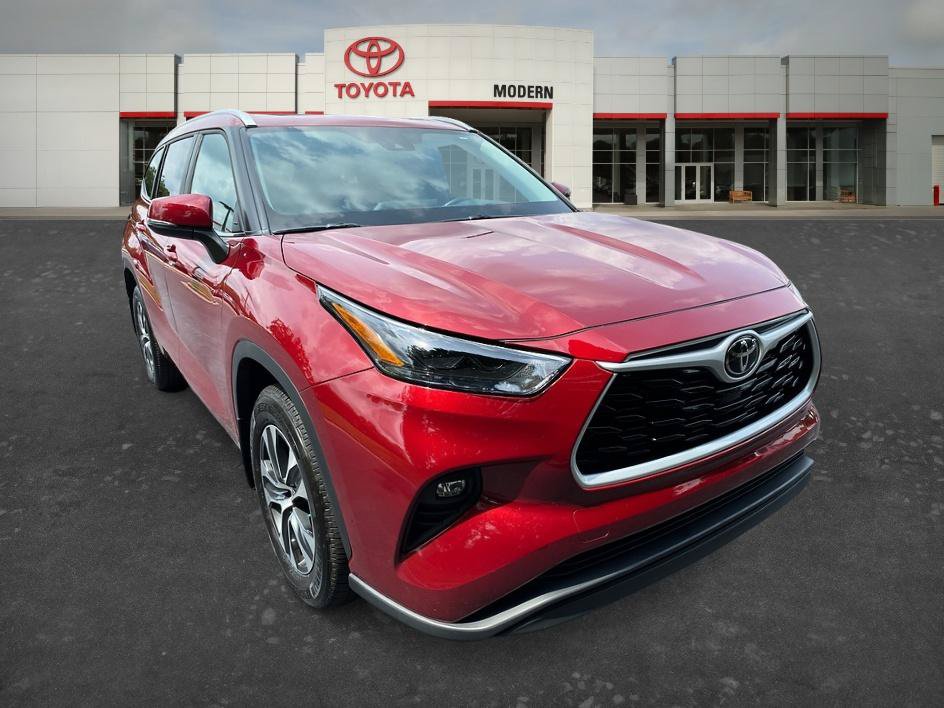 Certified 2026 Toyota Highlander XLE AWD/4WD image 3