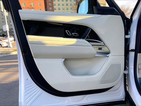 New 2026 Land Rover Range Rover SE image 10