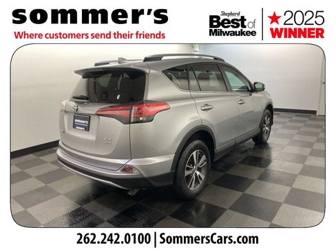 Used 2017 Toyota RAV4 XLE AWD/4WD image 5