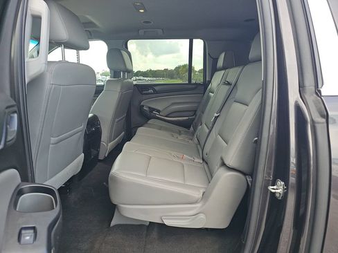 Used 2018 Chevrolet Suburban LT RWD image 5