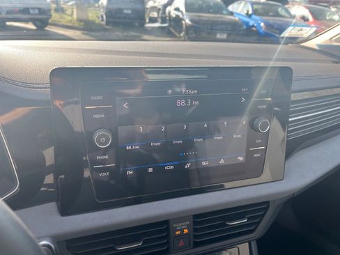 Used 2025 Volkswagen Jetta SE image 17