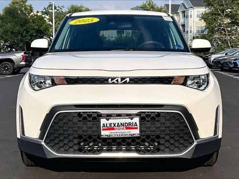 Used 2025 Kia Soul LX w/ LX Technology Package FWD image 3