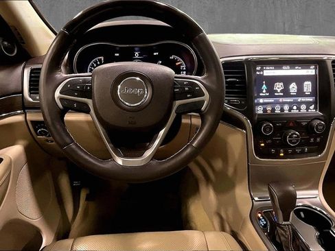 Used 2018 Jeep Grand Cherokee Overland AWD/4WD image 8