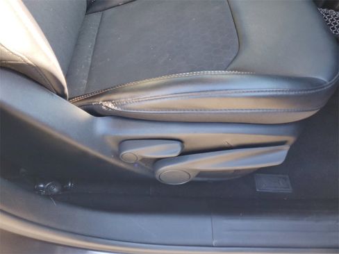 Used 2017 Jeep Compass Latitude w/ Popular Equipment Group image 37