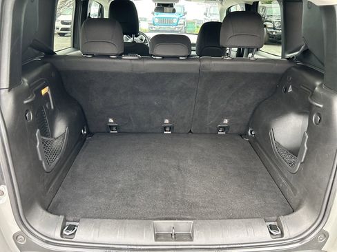 Used 2019 Jeep Renegade Latitude image 11