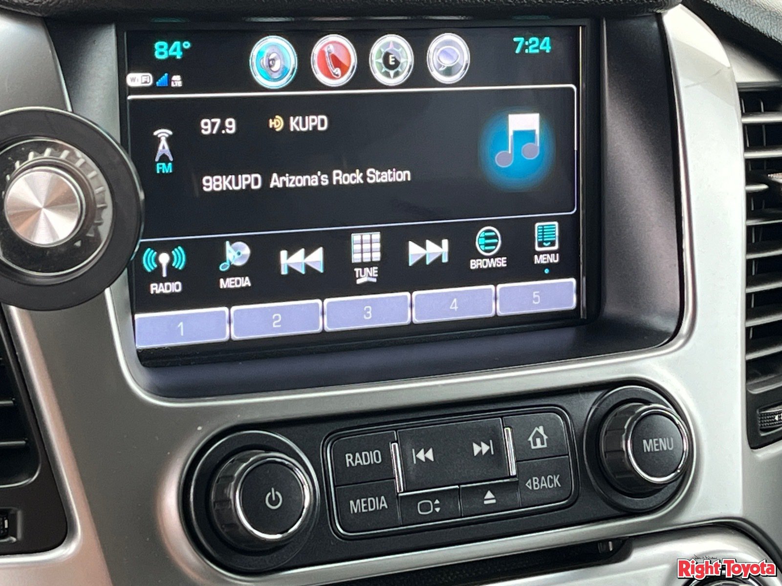 Used 2018 Chevrolet Suburban Premier RWD image 27