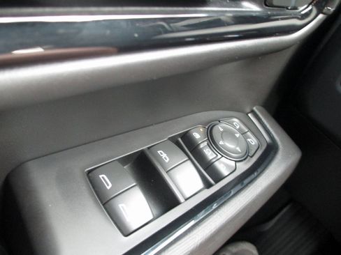 Used 2025 GMC Sierra 2500 AT4X image 32