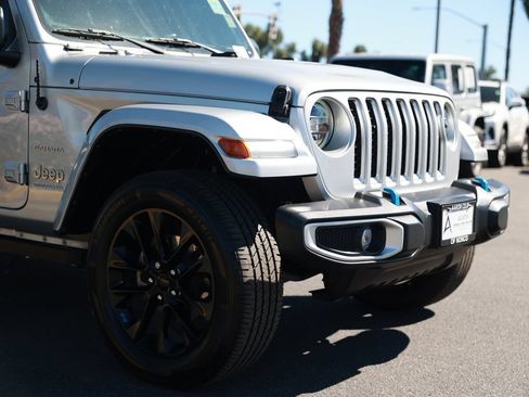 Used 2022 Jeep Wrangler Unlimited Sahara AWD/4WD image 7