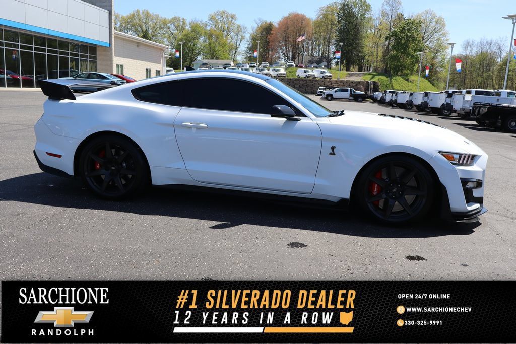 Used 2021 Ford Mustang Shelby GT500 w/ Carbon Fiber Track Pack RWD image 1