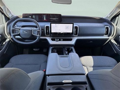 Used 2025 Ford Expedition Active image 17