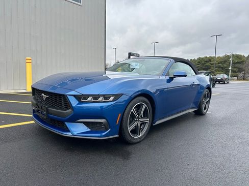 Used 2024 Ford Mustang Convertible image 3