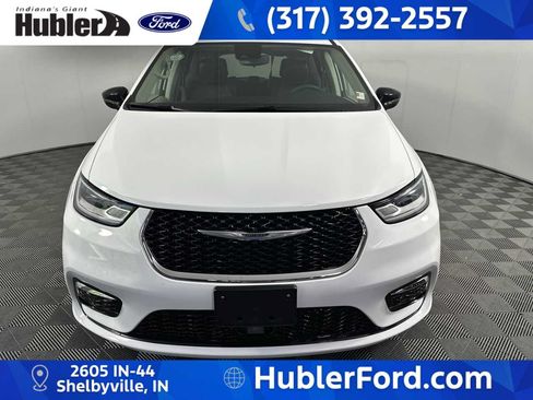 Used 2024 Chrysler Pacifica Limited FWD image 3