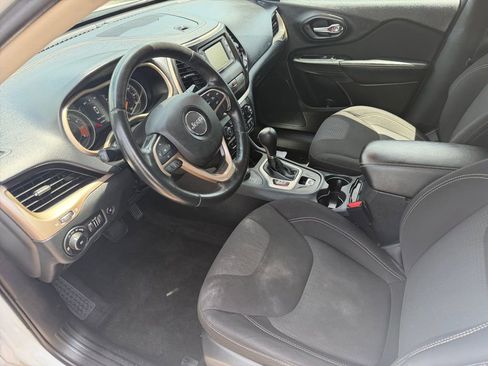 Used 2015 Jeep Cherokee Latitude w/ Comfort/Convenience Group AWD/4WD image 9