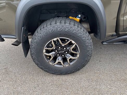 Used 2024 Chevrolet Colorado ZR2 w/ ZR2 Convenience Package III AWD/4WD image 30