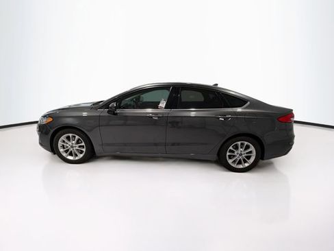 Used 2020 Ford Fusion SE image 4