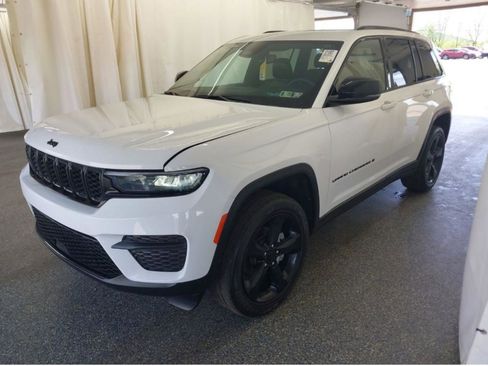 Used 2023 Jeep Grand Cherokee Altitude AWD/4WD image 1