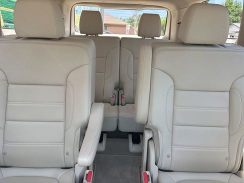 Used 2021 GMC Acadia Denali w/ Denali Technology Package FWD image 22