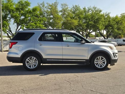 Used 2017 Ford Explorer XLT w/ Equipment Group 201A image 4