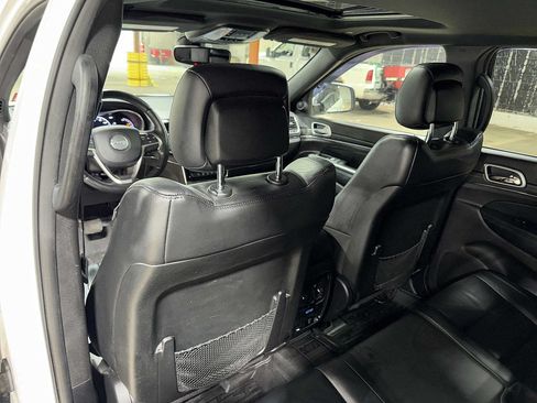 Used 2019 Jeep Grand Cherokee Limited AWD/4WD image 30