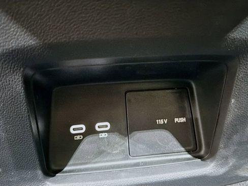 New 2025 Volkswagen Atlas SE image 28