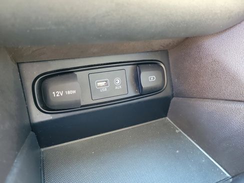 Used 2019 Hyundai Santa Fe SE image 30