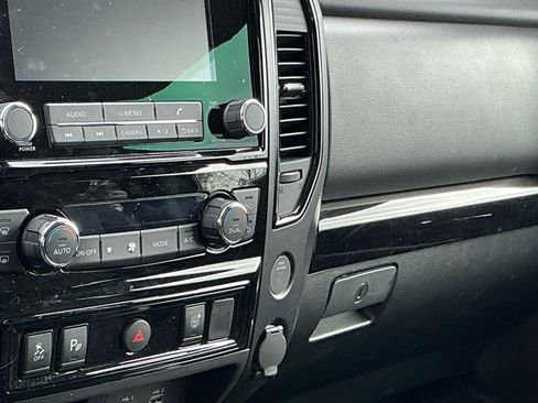 Used 2024 Nissan Titan SV w/ SV Bronze Edition Package image 4