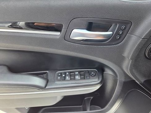 Used 2022 Chrysler 300 S w/ Comfort Group RWD image 21