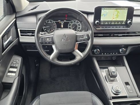 Used 2024 Mitsubishi Outlander FWD image 11