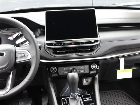 New 2026 Jeep Compass Latitude image 25