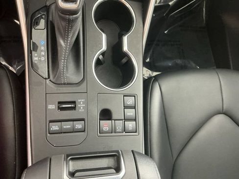 Used 2023 Toyota Highlander XLE AWD/4WD image 29