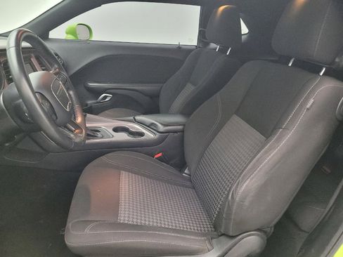 Used 2023 Dodge Challenger SXT RWD image 17
