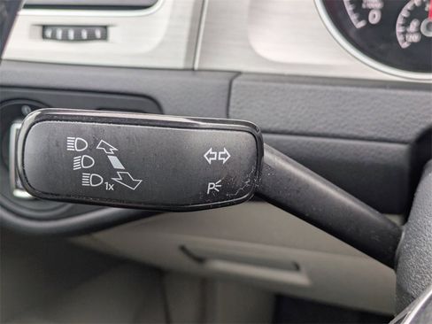 Used 2017 Volkswagen Golf S image 27