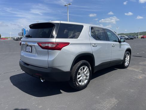 Used 2021 Chevrolet Traverse LS AWD/4WD image 5