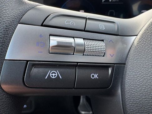 Certified 2025 Hyundai Kona SE image 16