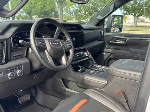 Used 2025 GMC Sierra 2500 AT4 w/ AT4 Premium Plus Package image 6
