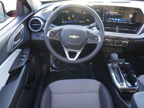 Certified 2024 Chevrolet Trax LT w/ Driver Confidence Package image 18