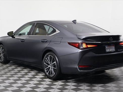 Certified 2025 Lexus ES 300h w/ Premium Package image 6
