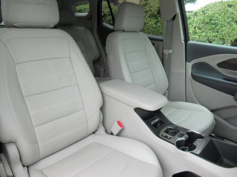Used 2022 GMC Terrain Denali AWD/4WD image 8