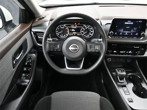 Used 2023 Nissan Rogue SV image 12