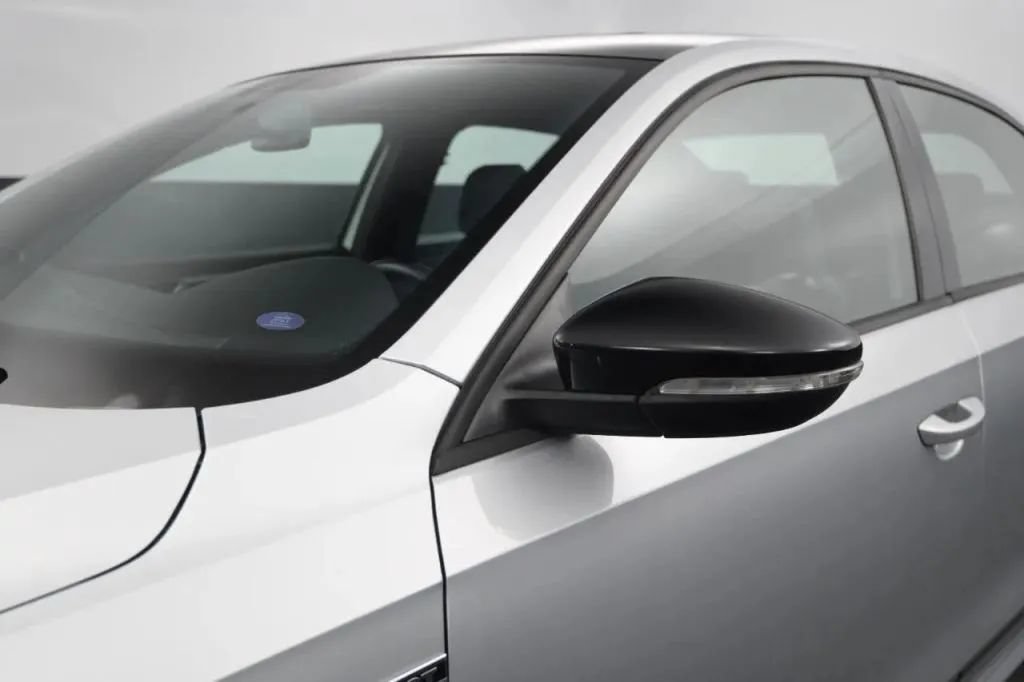 Used 2018 Volkswagen Passat GT FWD image 10
