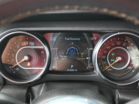 Used 2023 Jeep Wrangler Unlimited Sahara image 26