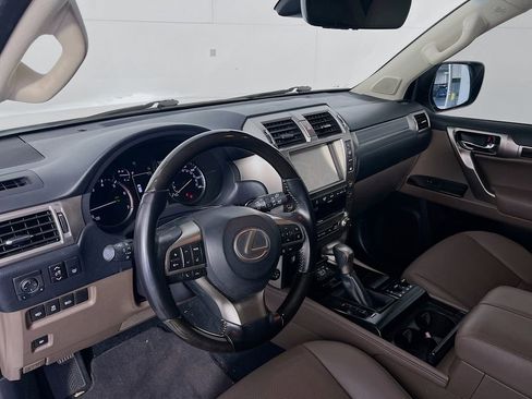 Used 2020 Lexus GX 460 Premium w/ Premium Package image 9