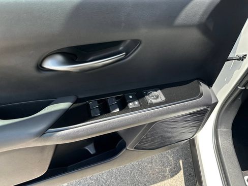 Used 2021 Lexus UX 200 w/ Accessory Package (Z2) FWD image 17