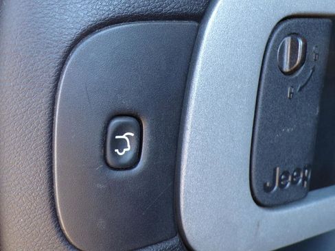 Used 2014 Jeep Cherokee Latitude w/ Comfort/Convenience Group image 9