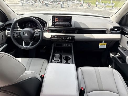 New 2025 Honda Pilot Touring image 16