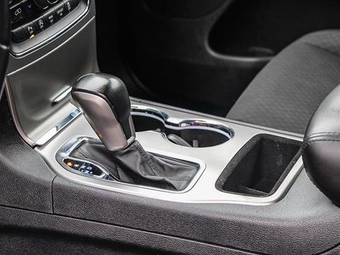 Used 2021 Jeep Grand Cherokee Laredo image 21