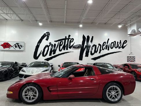 Used 2004 Chevrolet Corvette Coupe w/ Roof Package image 2