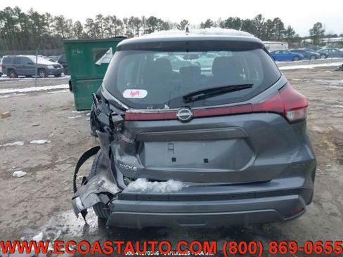 Used 2023 Nissan Kicks S image 9